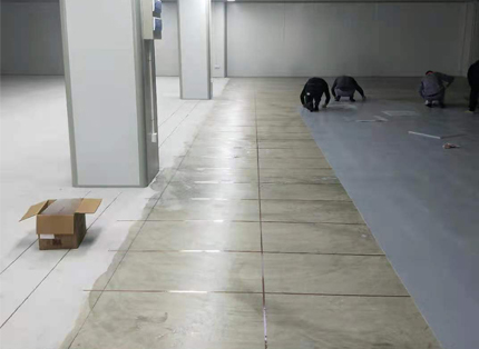 ���̰���